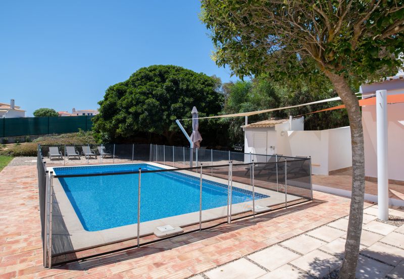 Removable Pool Fence Service detail